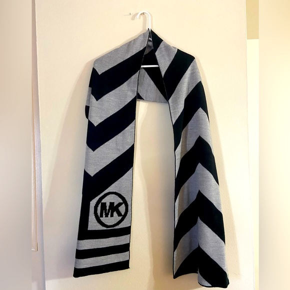 Michael Kors Scarf - Picture 2 of 3